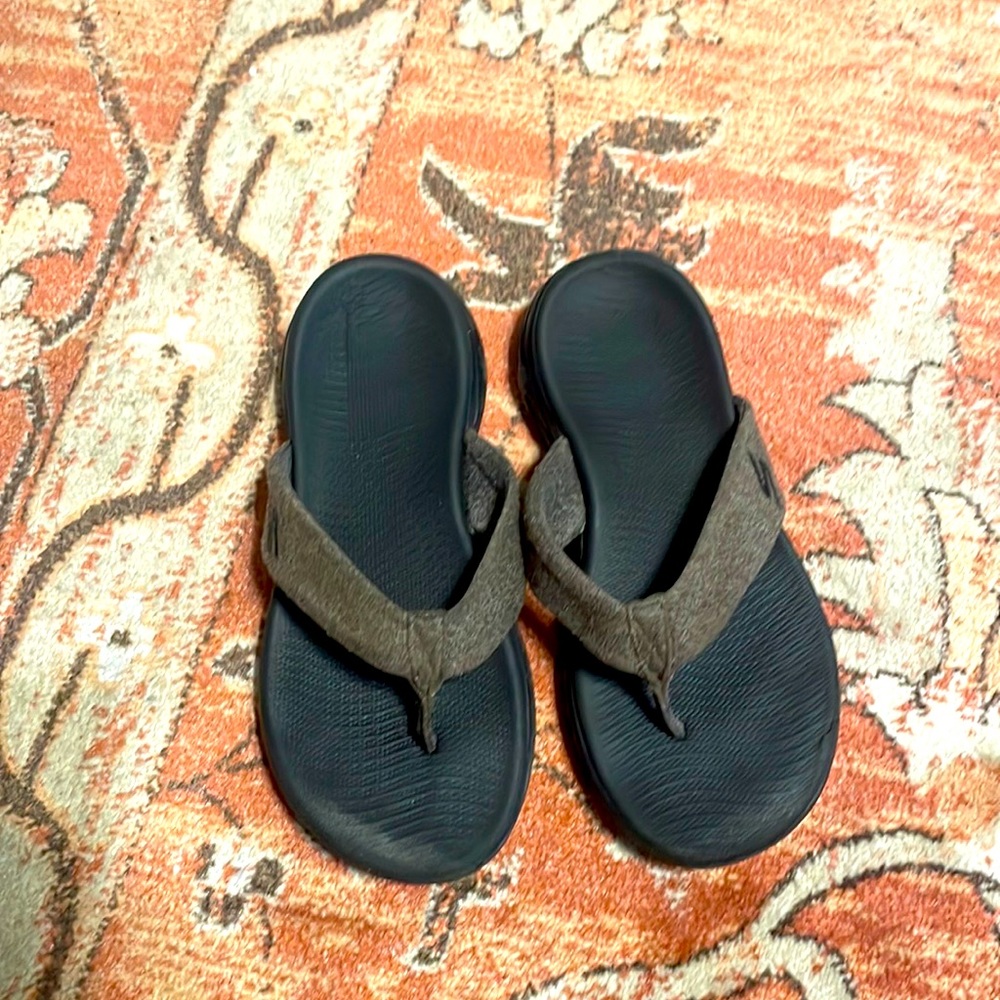 Skechers flip flops